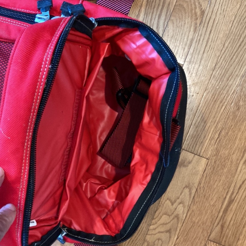 Marlboro Red and Black Duffel Bag with Sporty Design - Picture 4 of 5